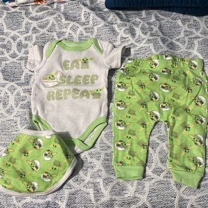 Baby Yoda set